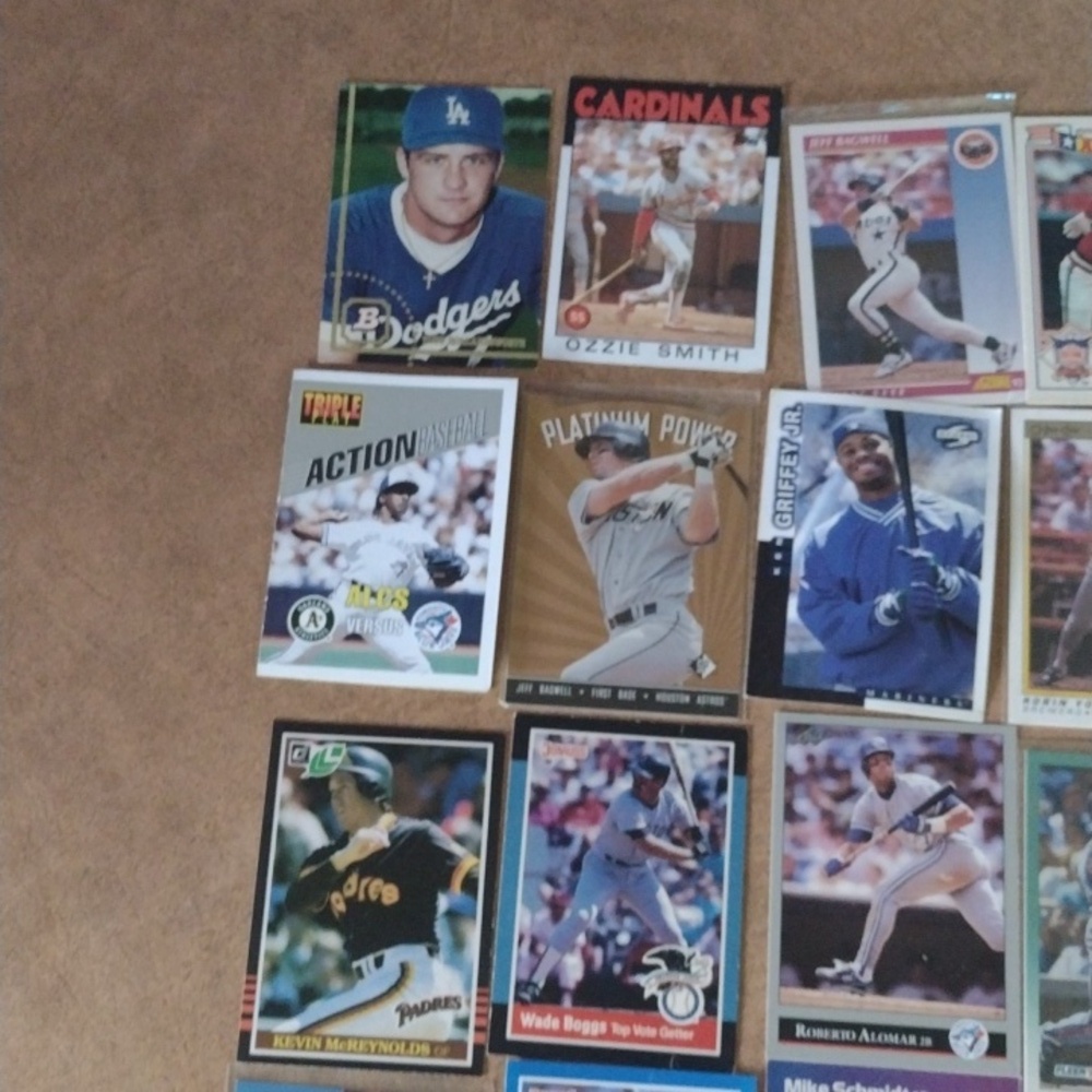 Assorted Baseball Trading Cards Collection - Picture 7 of 7